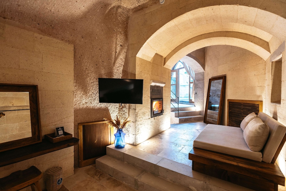 MILLSTONE CAVE SUITES 53/77