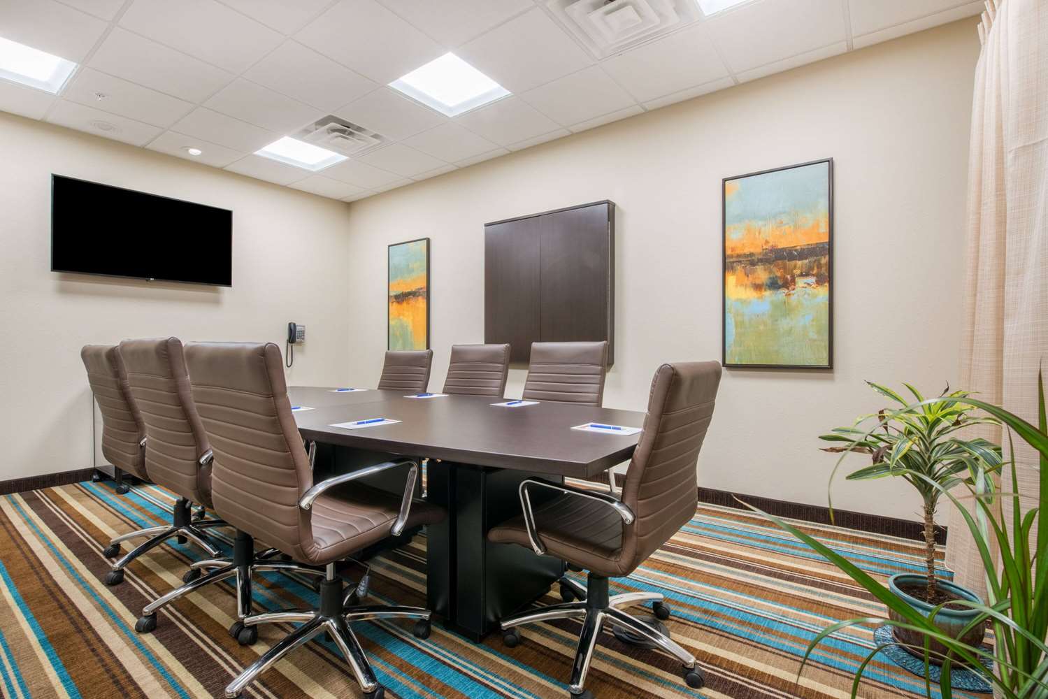 Hawthorn Suites by Wyndham Bridgeport/Clarksburg 8/18
