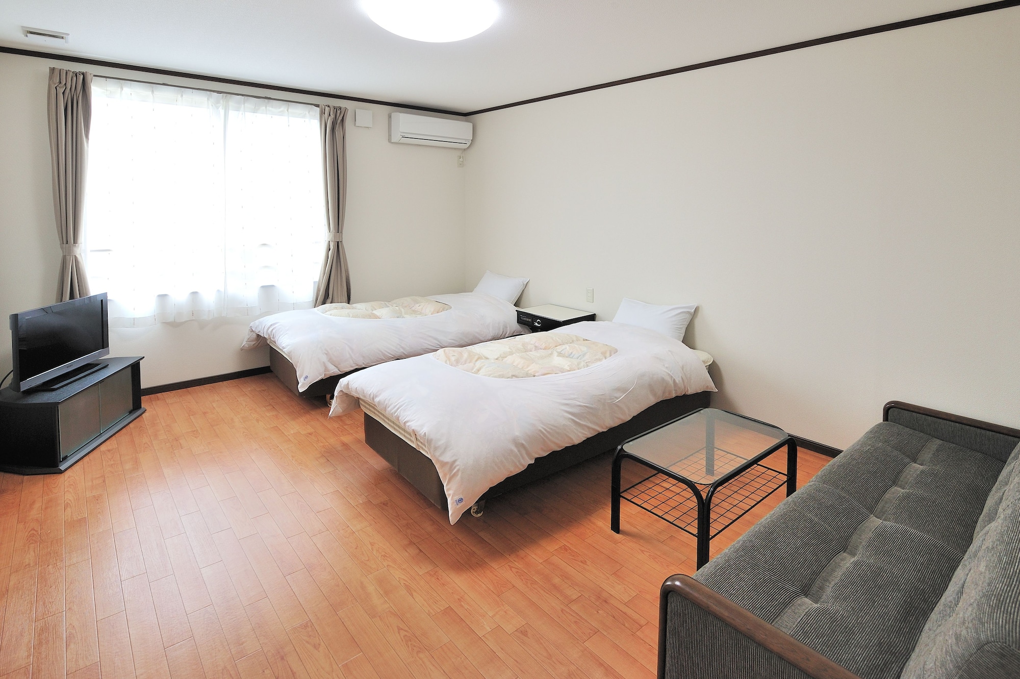 Room, Twin Beds, Shared Bathroom, Private Bathroom