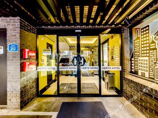 Hertz Hotel 35/48