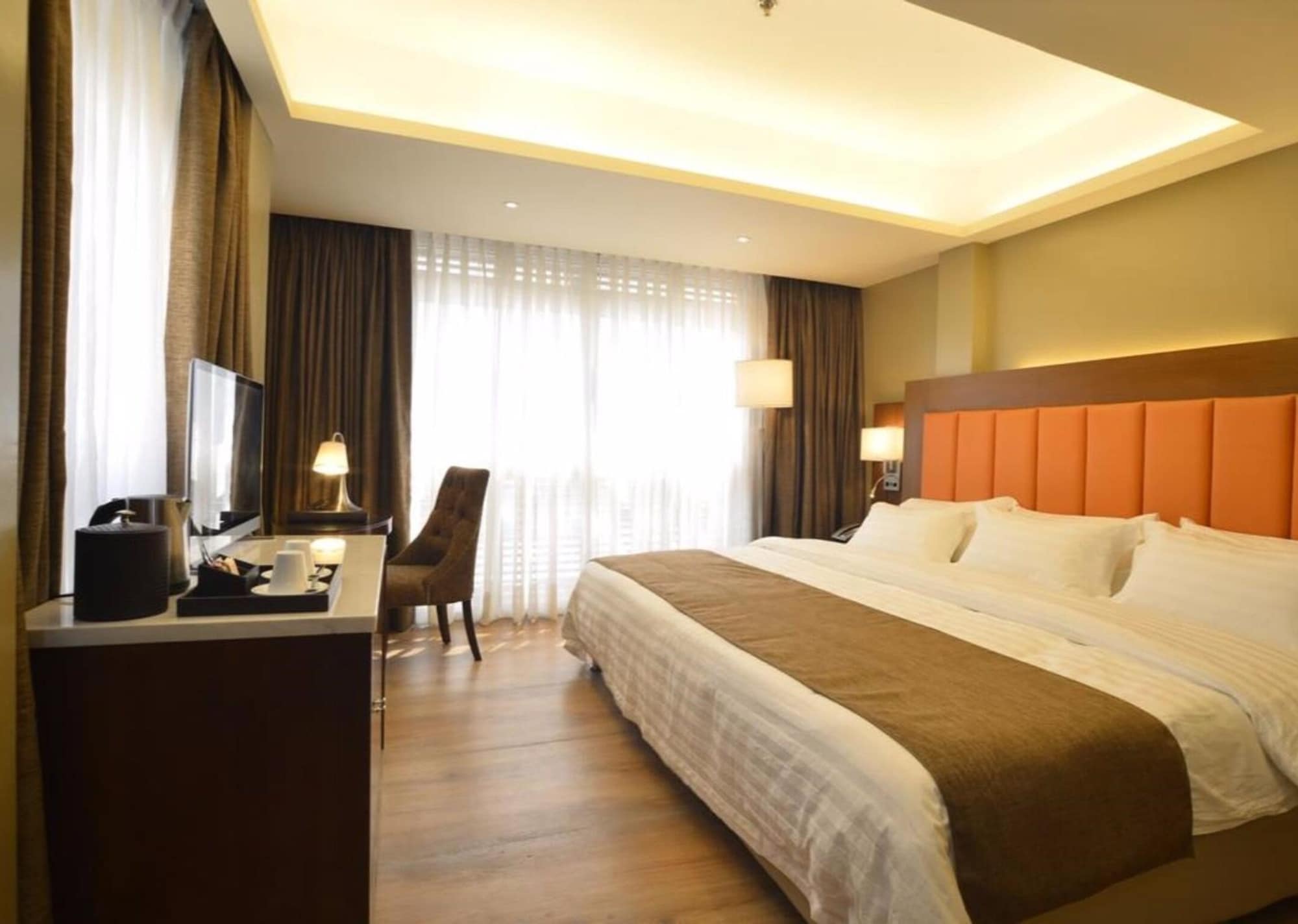 Grand, King Bed