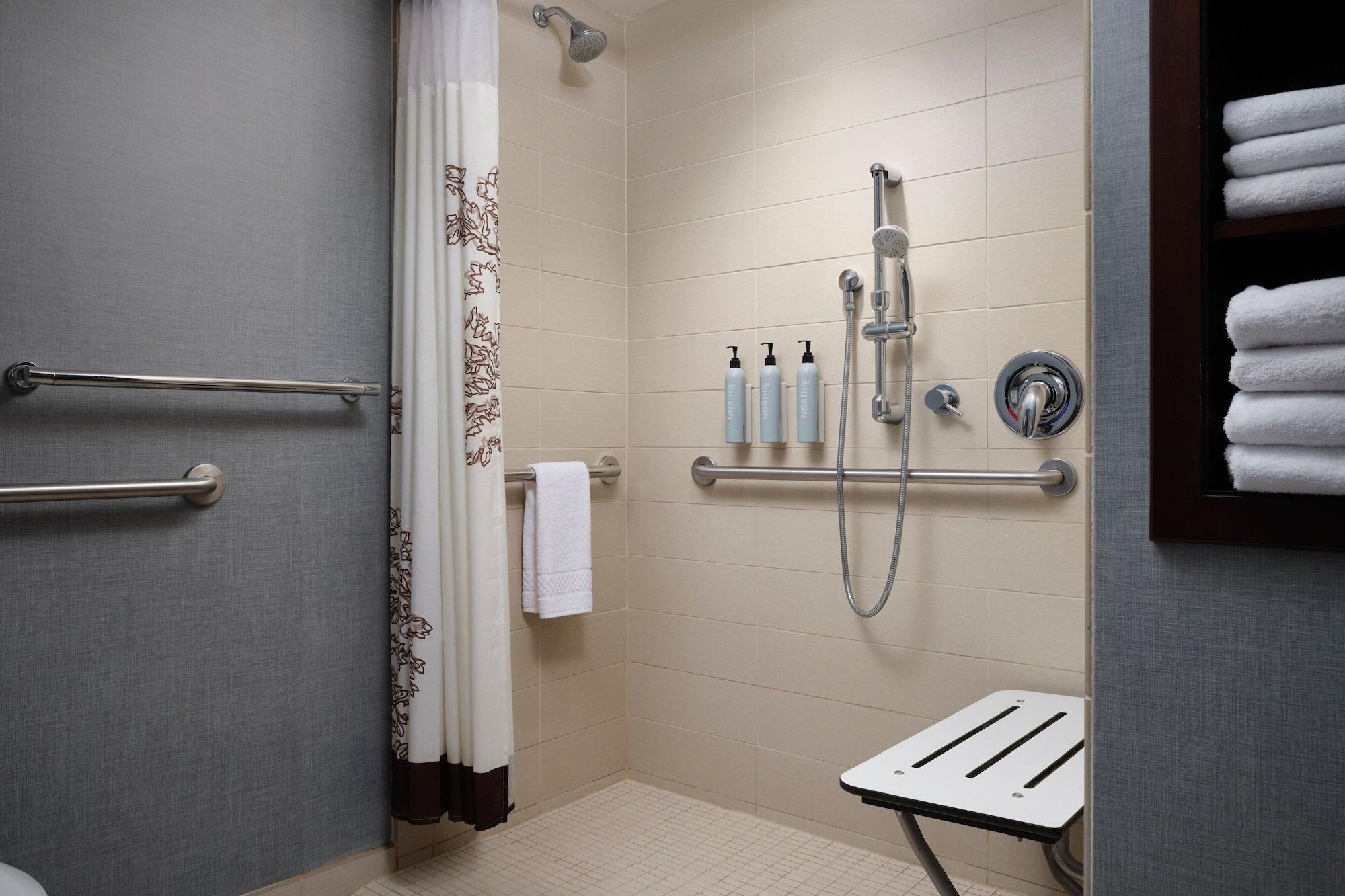 جناح بغرفتي نوم لذوي الإعاقة، Residence Inn By Marriott Grand Rapids Airport 3/3