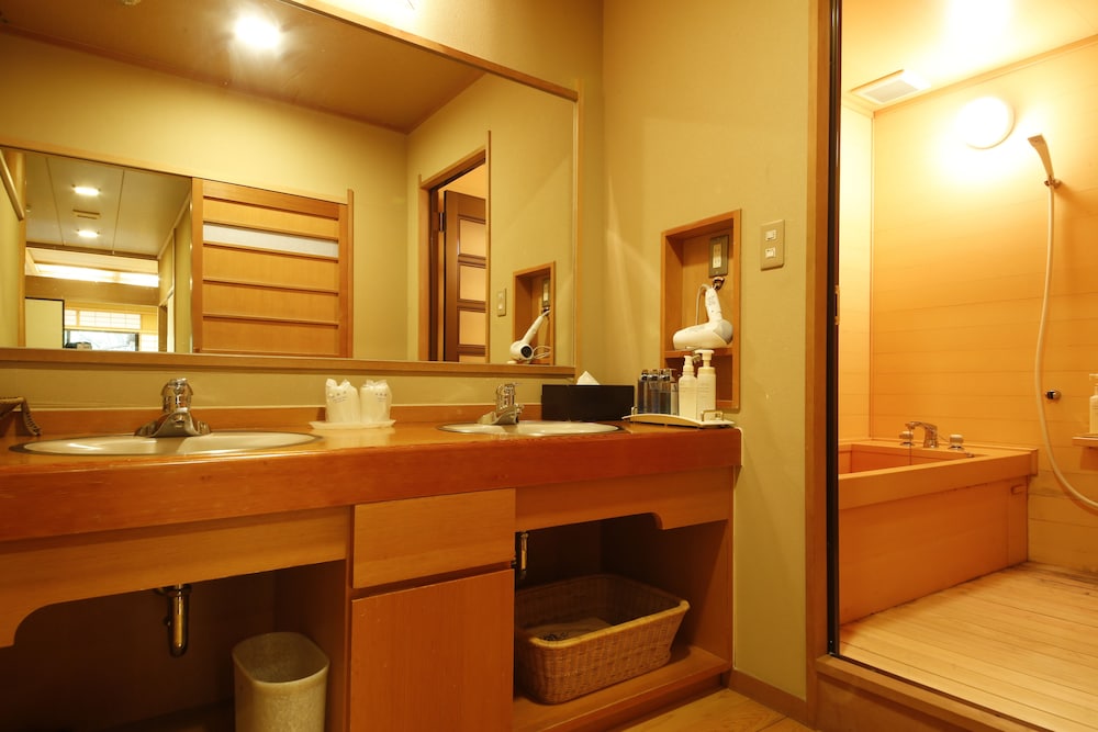 Tateshina Park Hotel (ex. Tateshina Ai) 68/69
