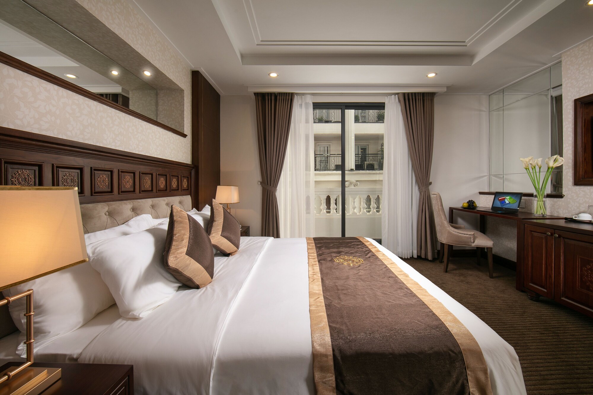 JUNIOR SUITE, KING BED, CITY VIEW