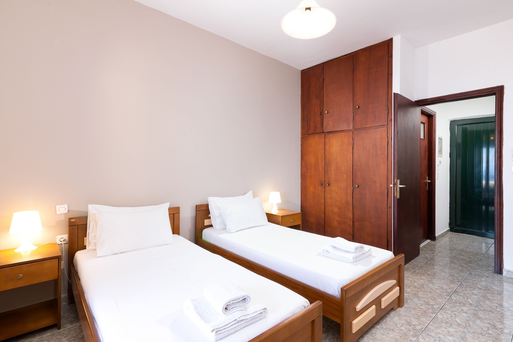 STUDIO, TWIN BEDS, SEA VIEW