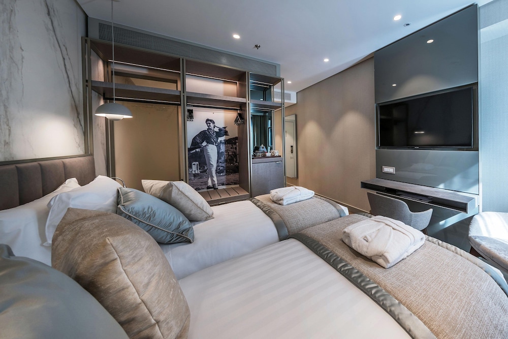 The Regency, Rome, a Tribute Portfolio Hotel 36/47