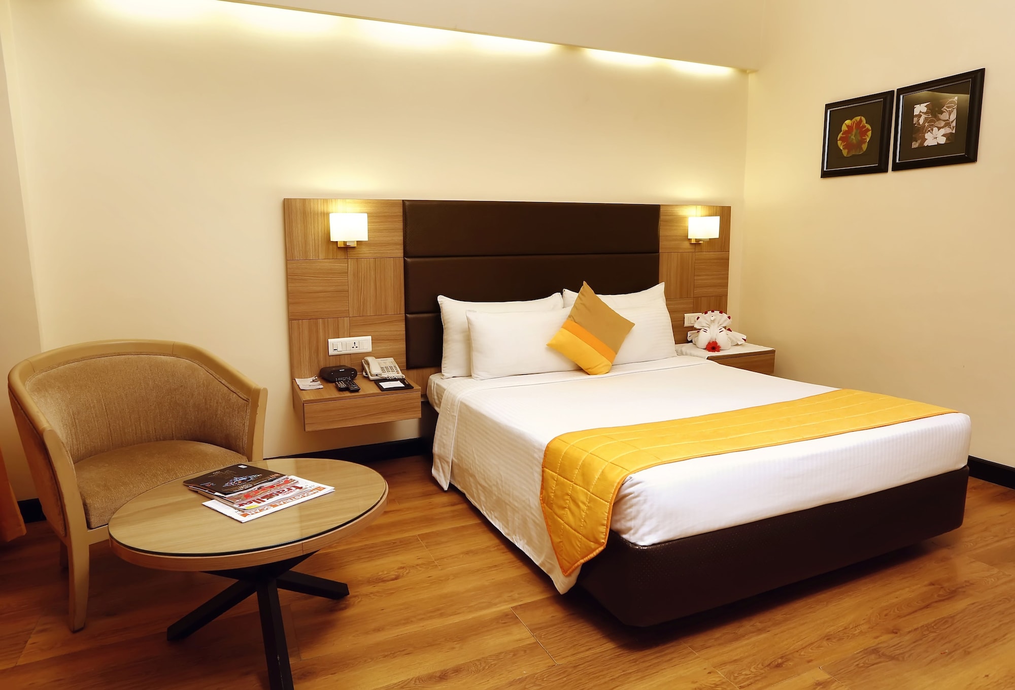 Resh, King Bed