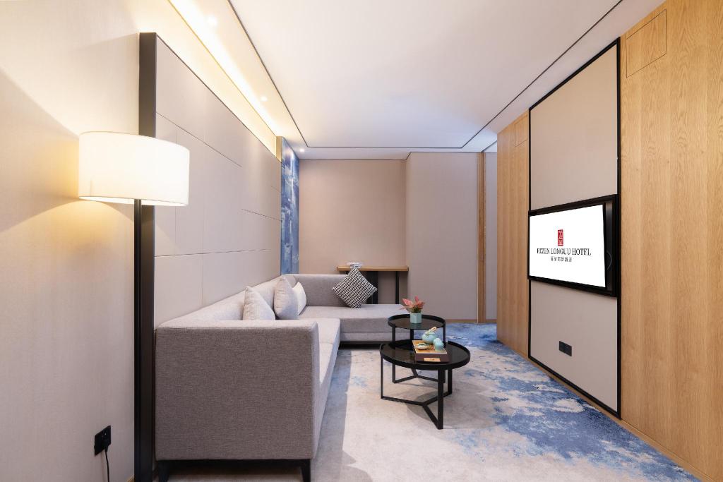 Rezen Longuu Hotel (Zhaoqing Qixingyan scenic spot store) 33/48
