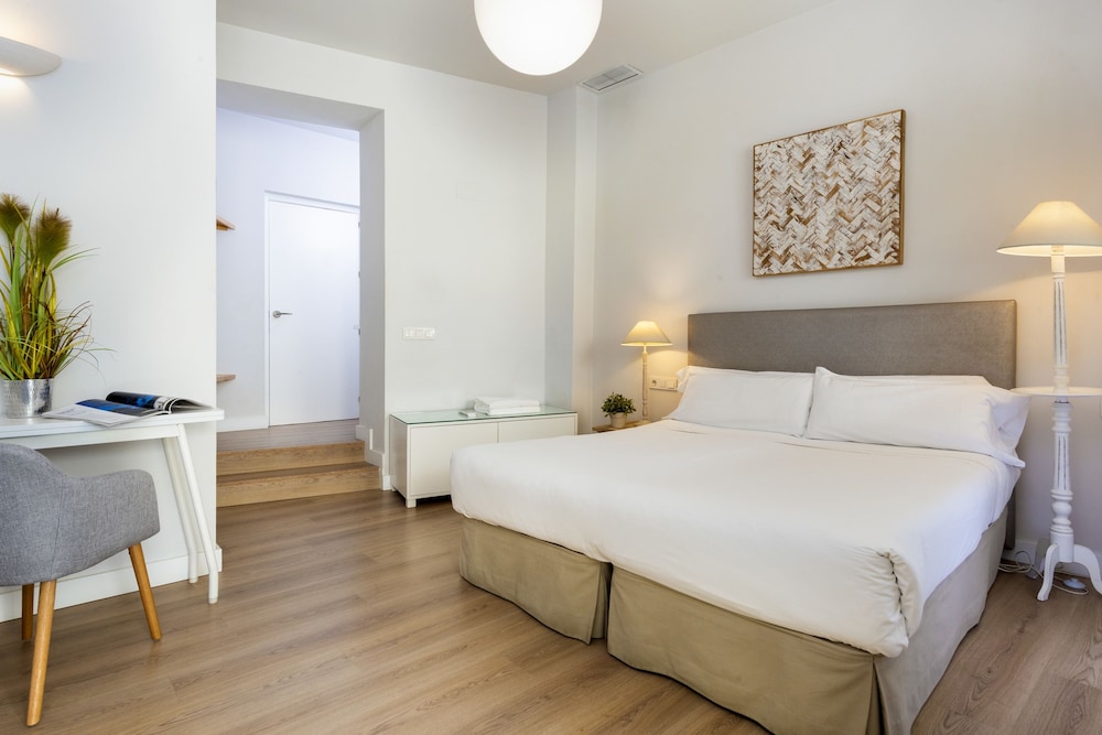 1 BEDROOM, APARTMENT