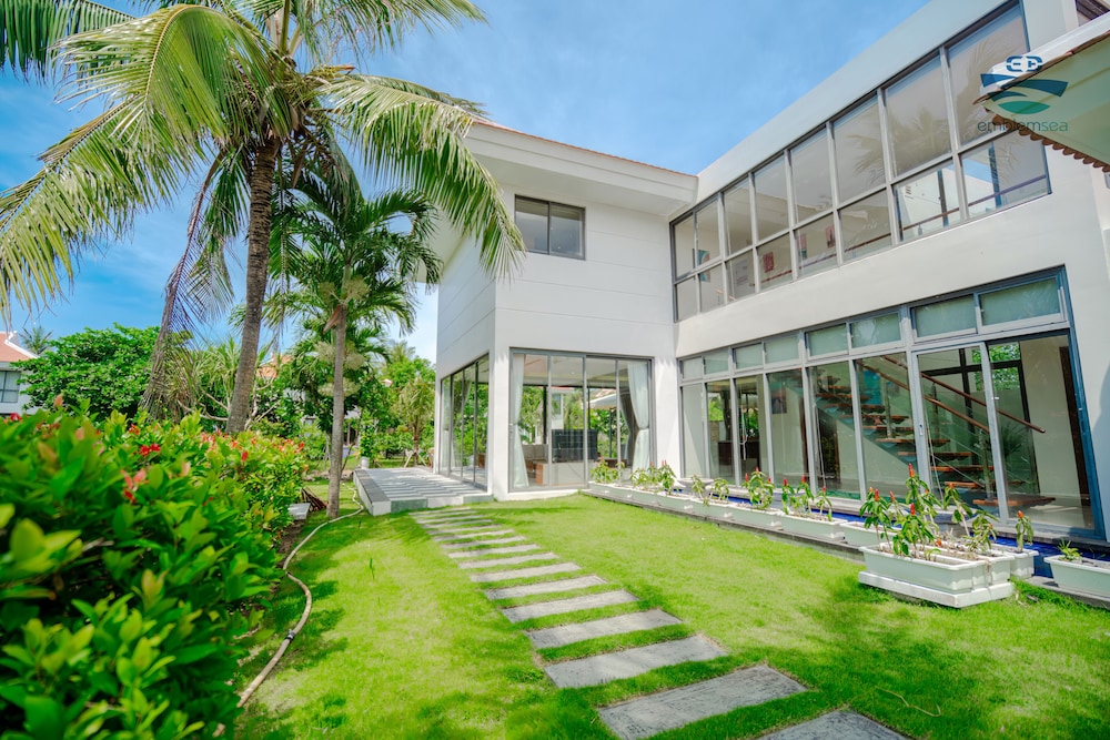 The Ocean Suites 48/50