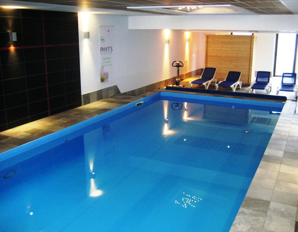 HOTEL AUX TROIS ROSES 31/54