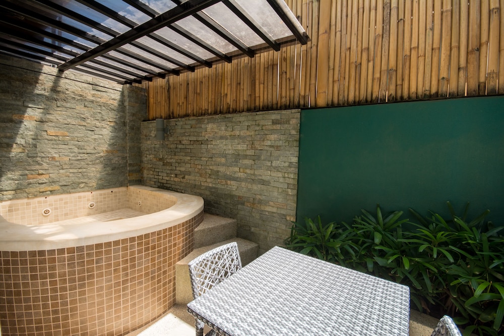 Boracay Haven Suites 50/50
