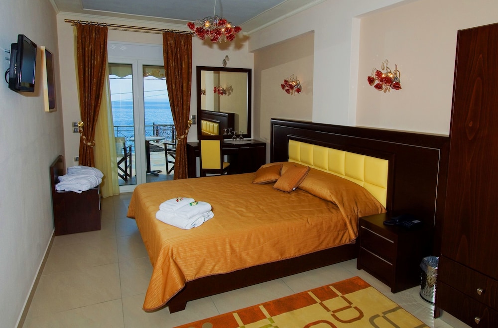 Ilia Mare Hotel 12/48