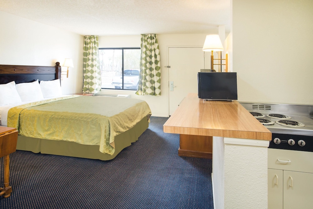 Travelodge by Wyndham Indio 14/21
