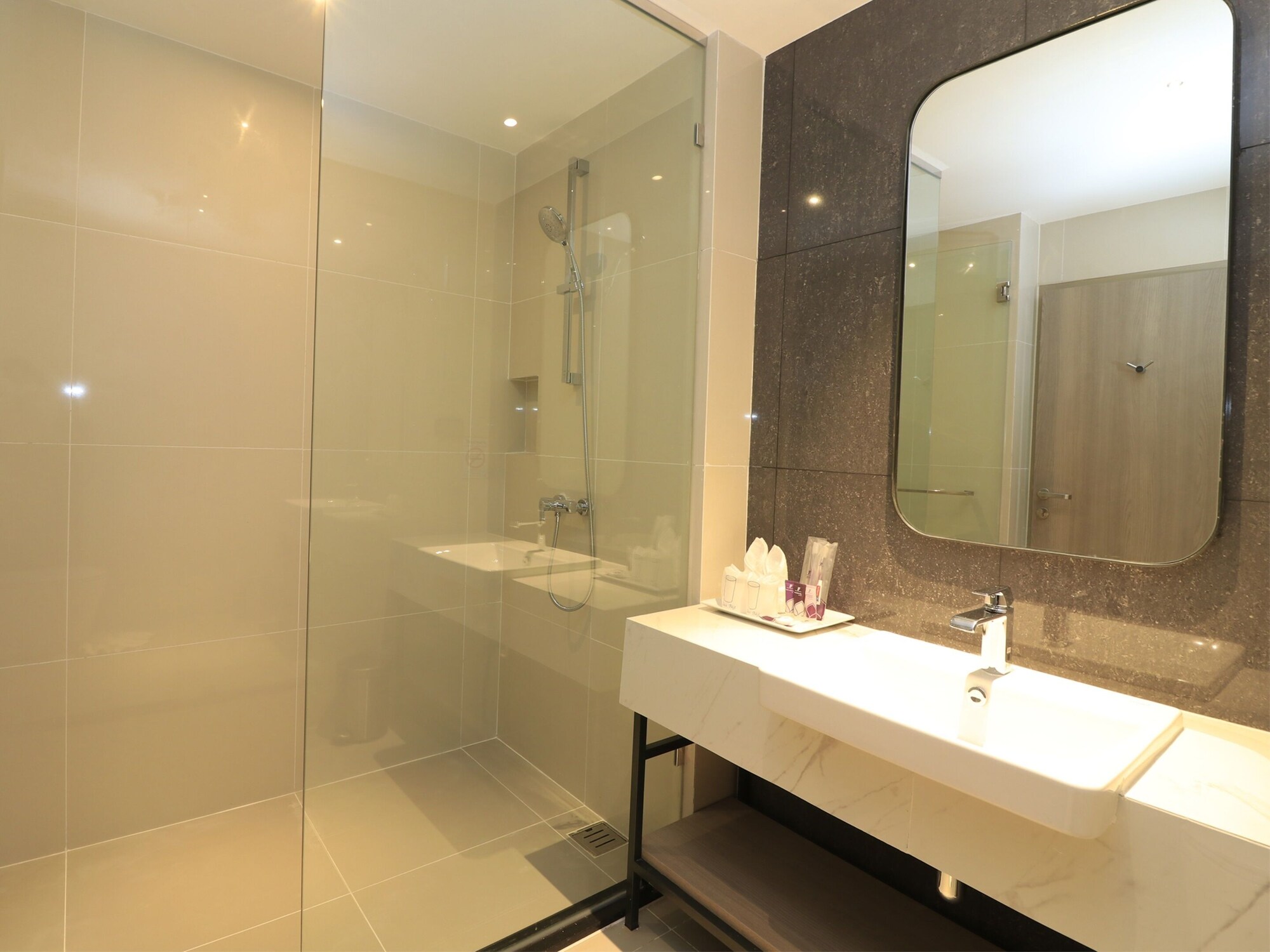 غرفة بريميير بسرير كوين بإطلالة على البحر، Fortune Saeng Chan Beach Rayong 7/7