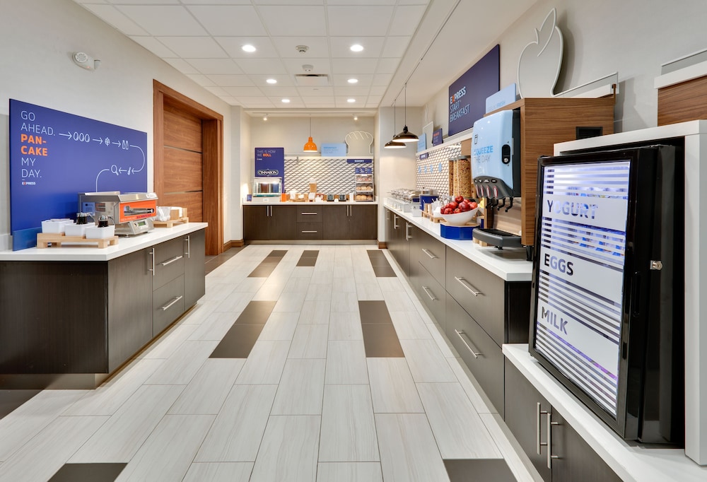 Holiday Inn Express & Suites Fort Worth North - Northlake 9/58