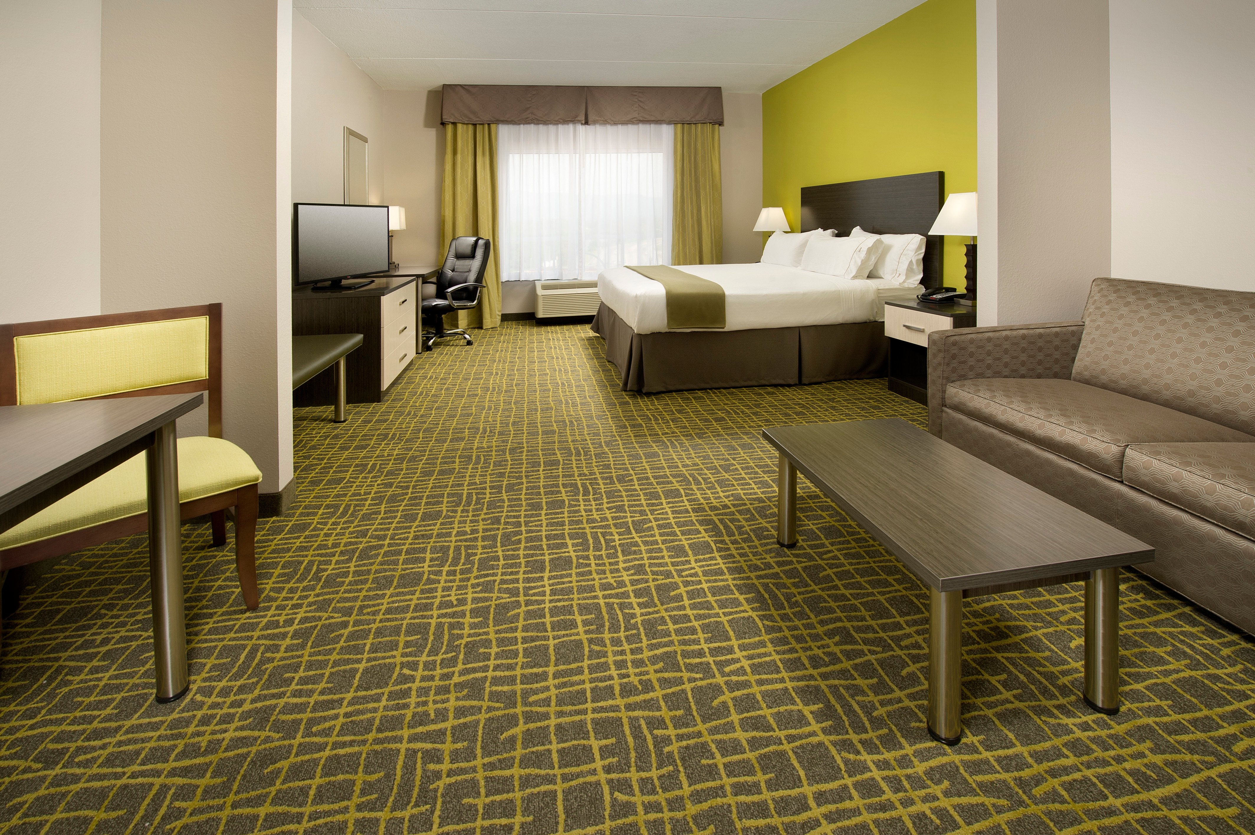 Holiday Inn Express Suites Caryville 22/57