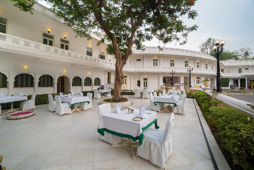 GARDEN HOTEL 41/48