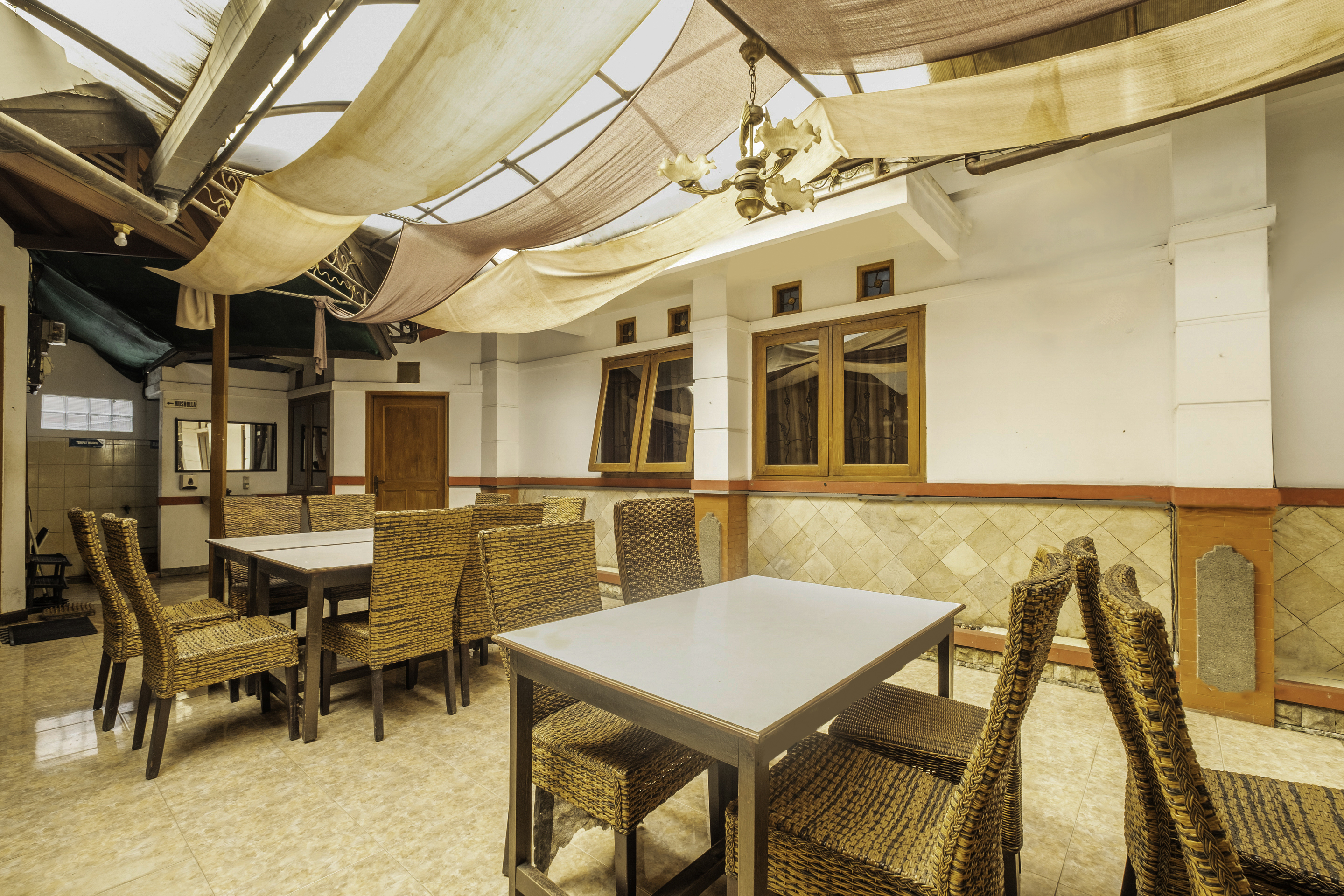 OYO 1945 Hotel Bali Near RS Muhammadiyah 35/53