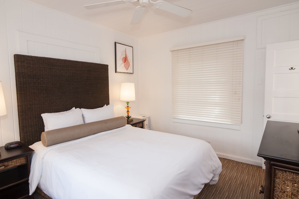 Beachcomber Oceanfront Resort Villas 27/71