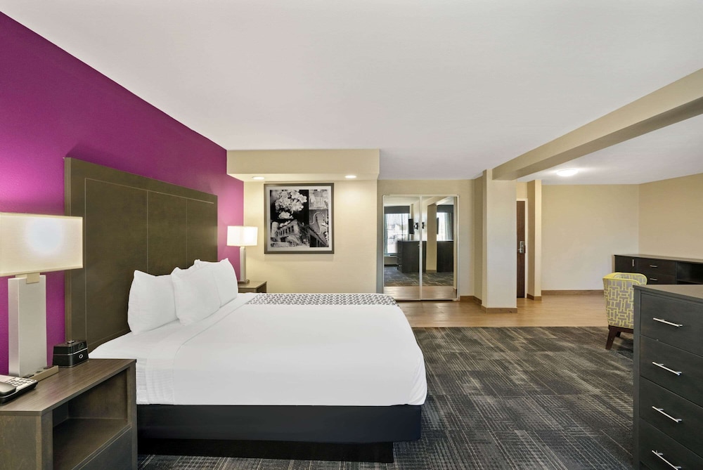 La Quinta Inn And Suites By Wyndham Columbus Ms 11/29