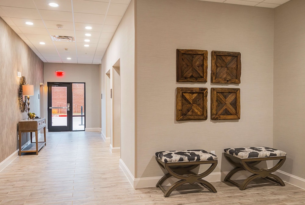 Hampton Inn & Suites Colleyville DFW Airport West 40/50