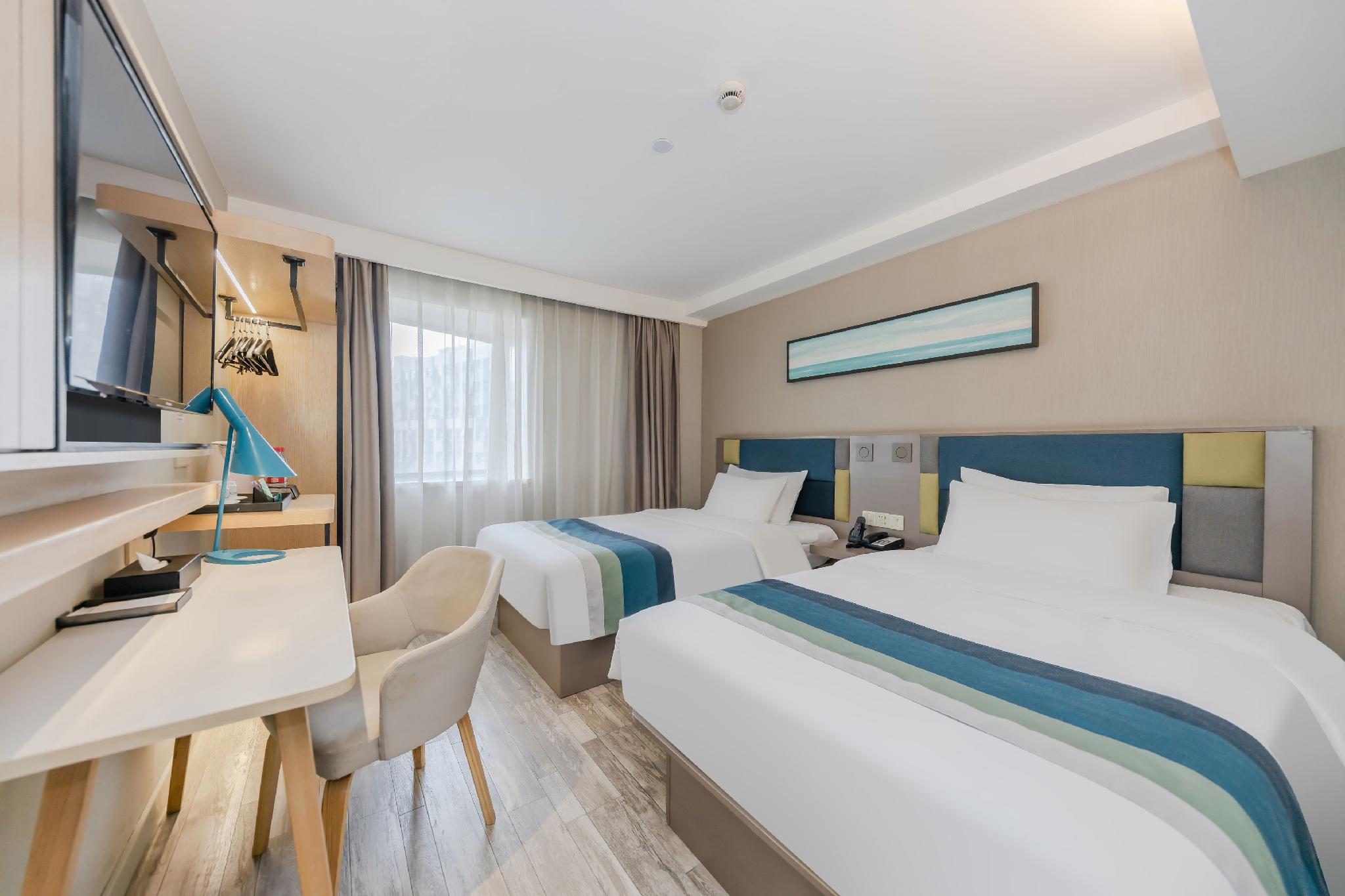 Home Inn Selected (South Square of Shanghai Railway Station) 42/63