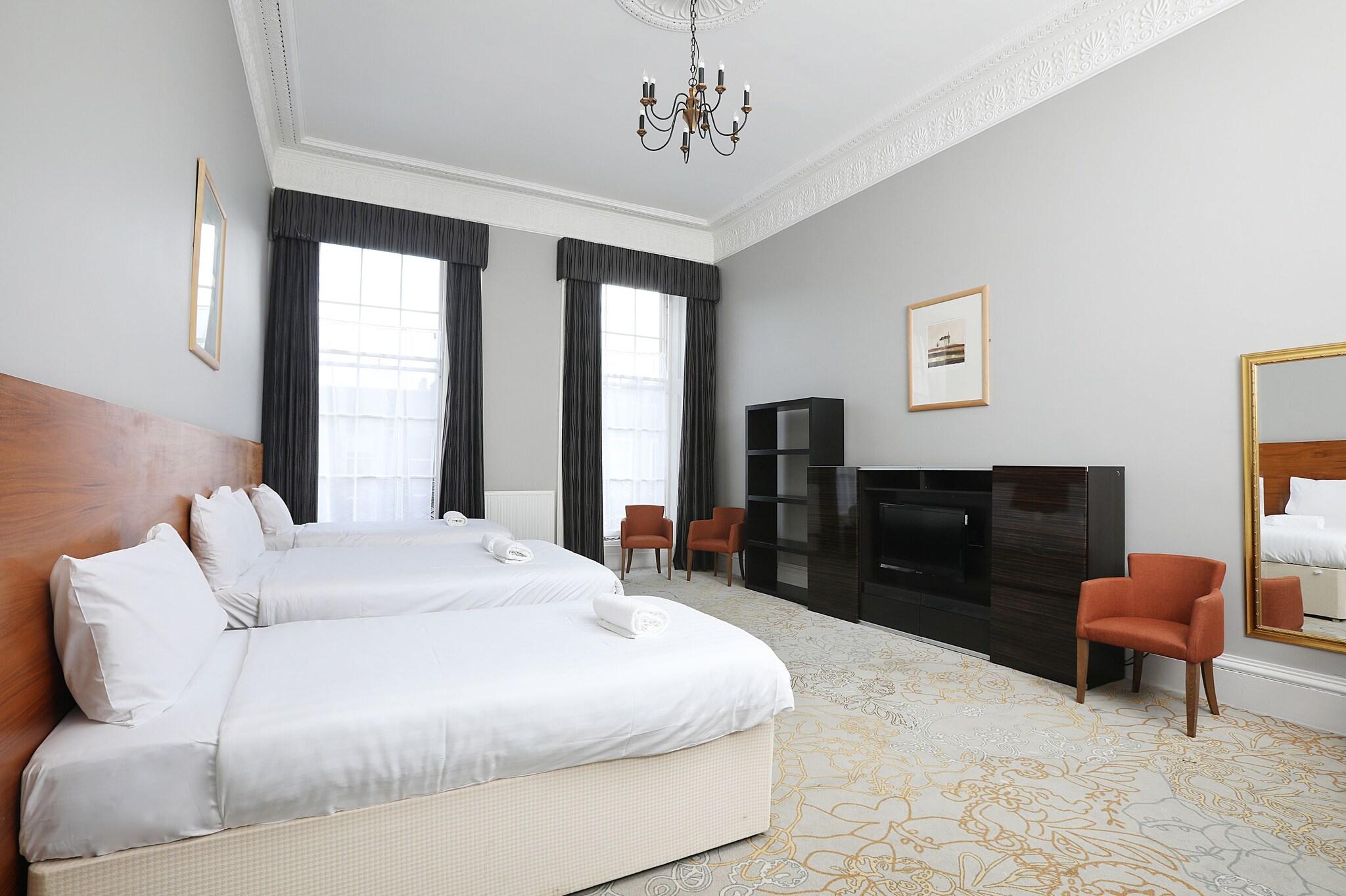 4 Bedrooms, House