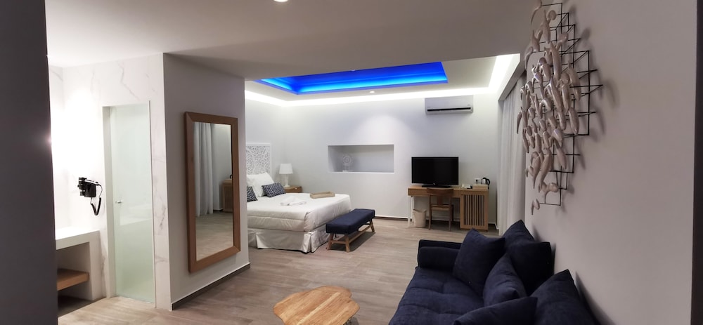 Junior Suite, Studio, Double Bed, Partial Sea View, Sofa, Terrace، Villaggio Boutique Hotel Hersonissos - Adults Only 3/7