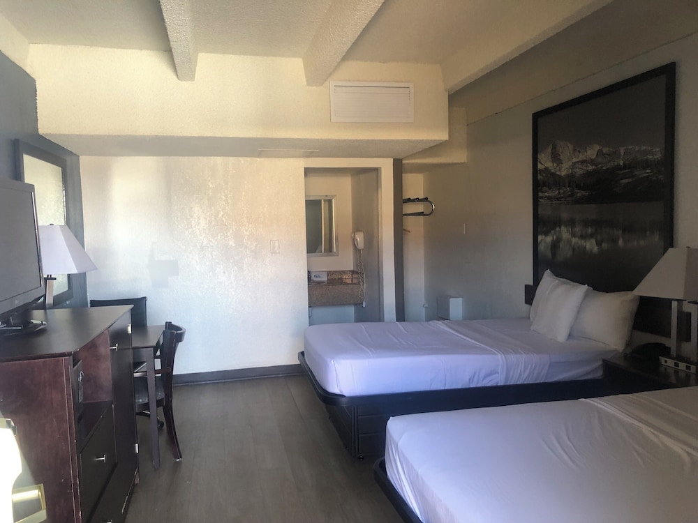 STUDIO, 2 DOUBLE BEDS