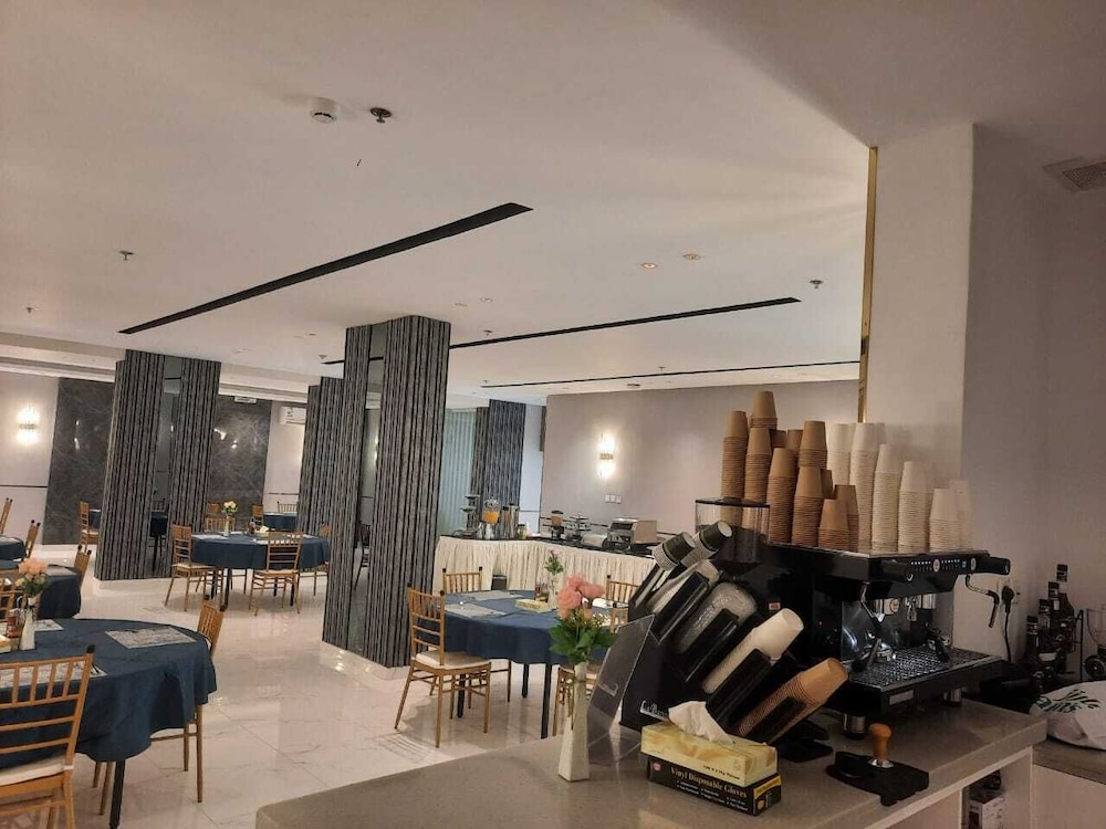 Sweet Land Hotel 50/63