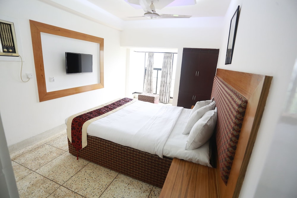 Nagar Valley Hotel 30/50