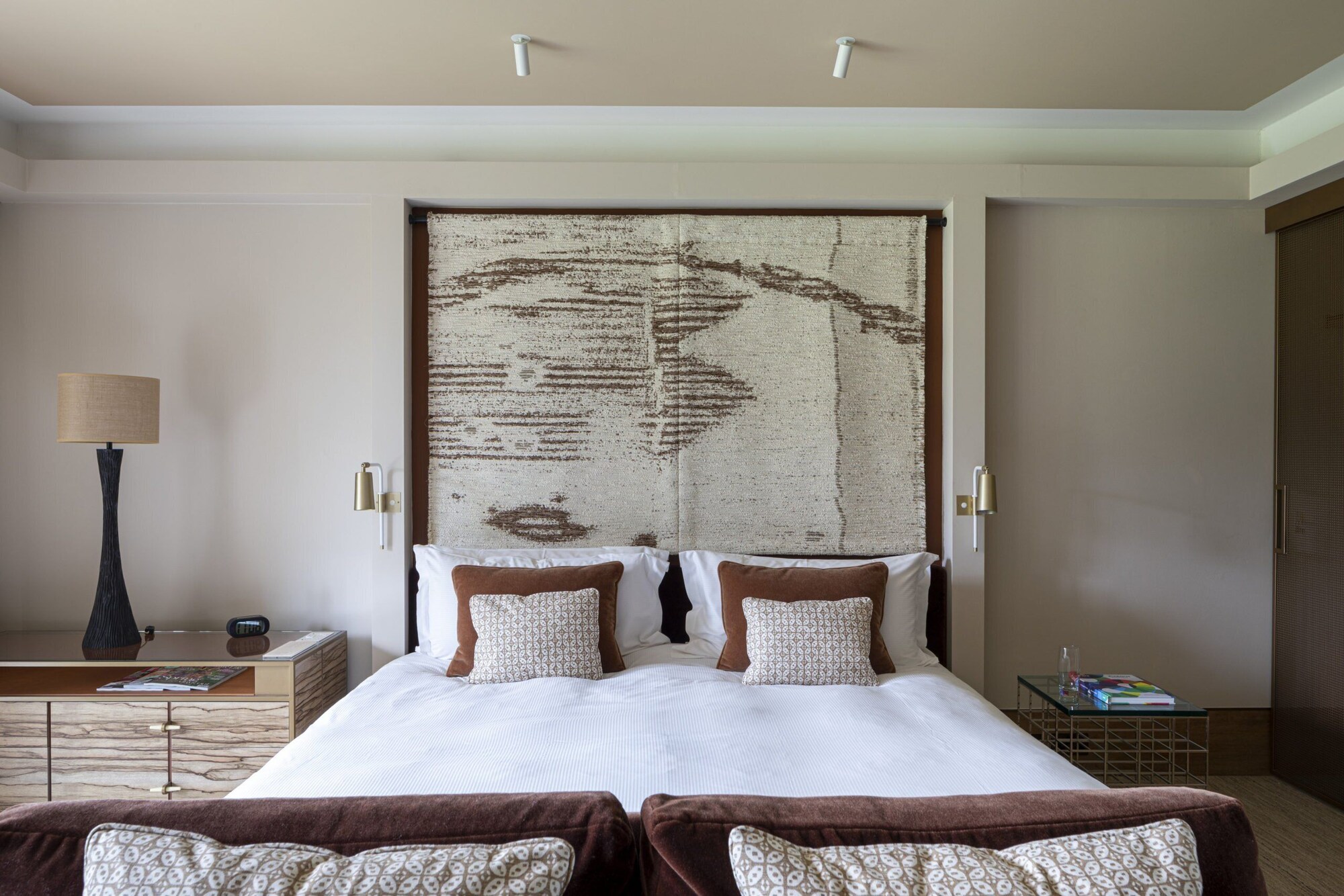 Classic, King Bed