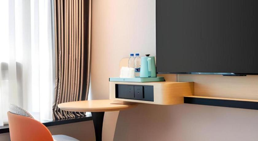 City Comfort Inn (Guangzhou Tiyu West Road Metro Station) 40/48