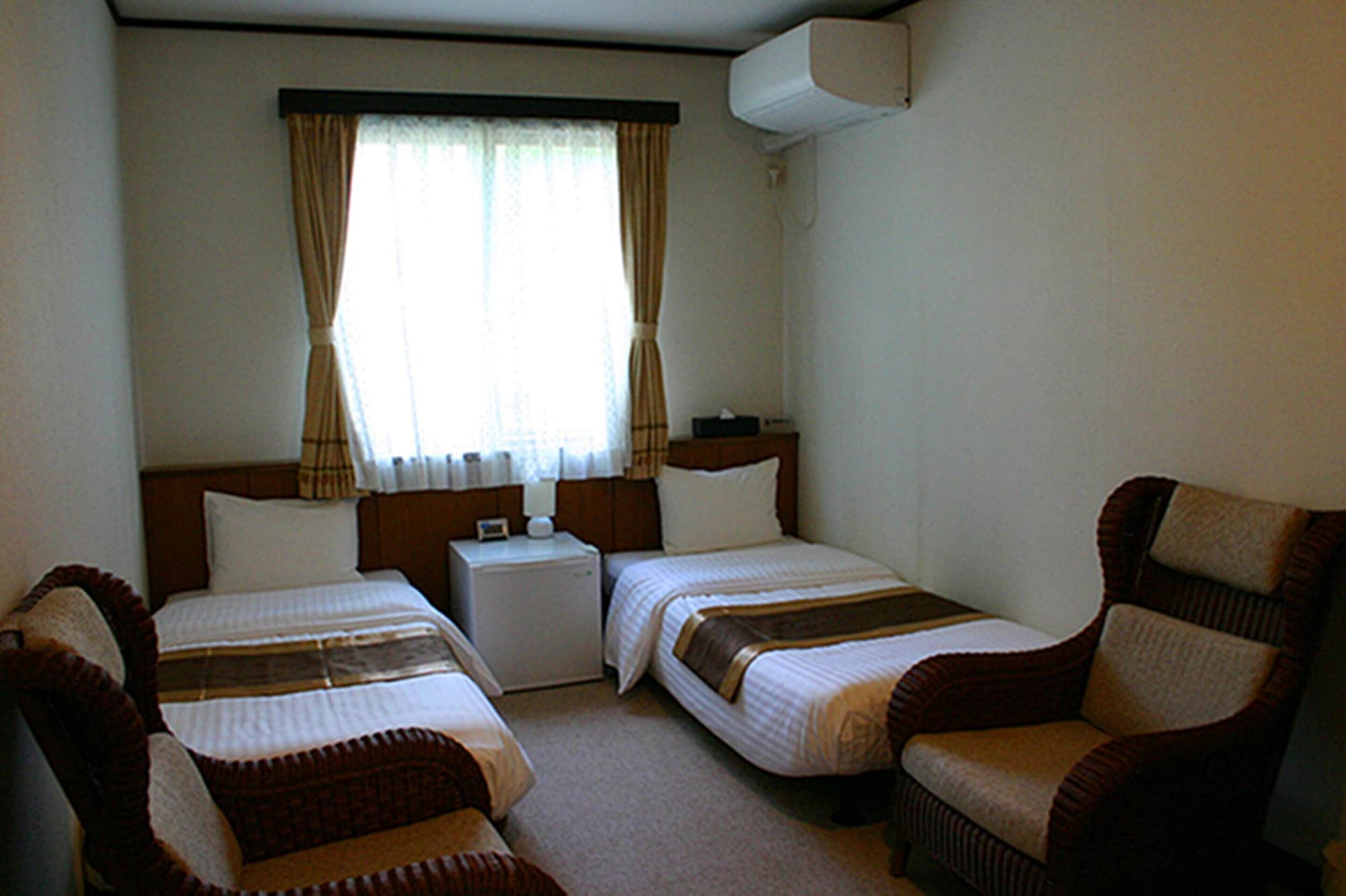 Classic, Twin Beds, Courtyard View