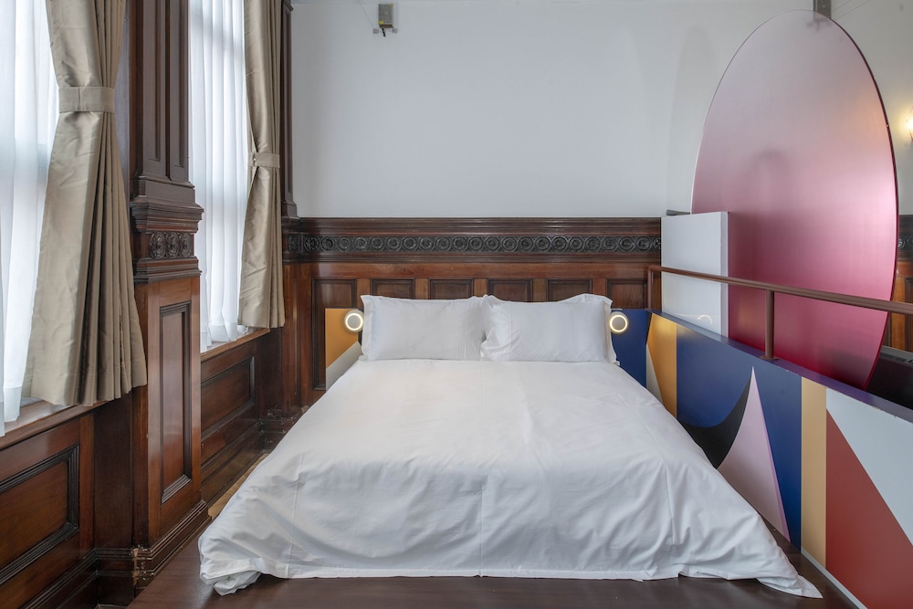 Trueman Court Luxury Serviced Apartments 18/55
