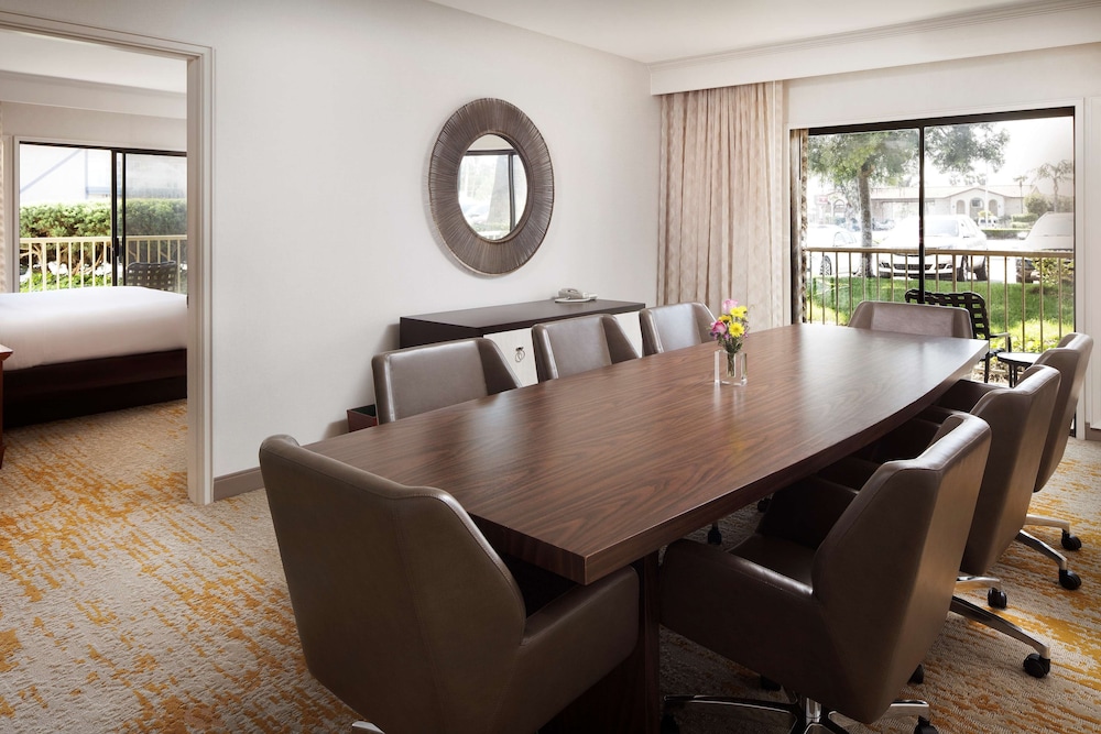 DoubleTree by Hilton Hotel Ontario Airport 44/62