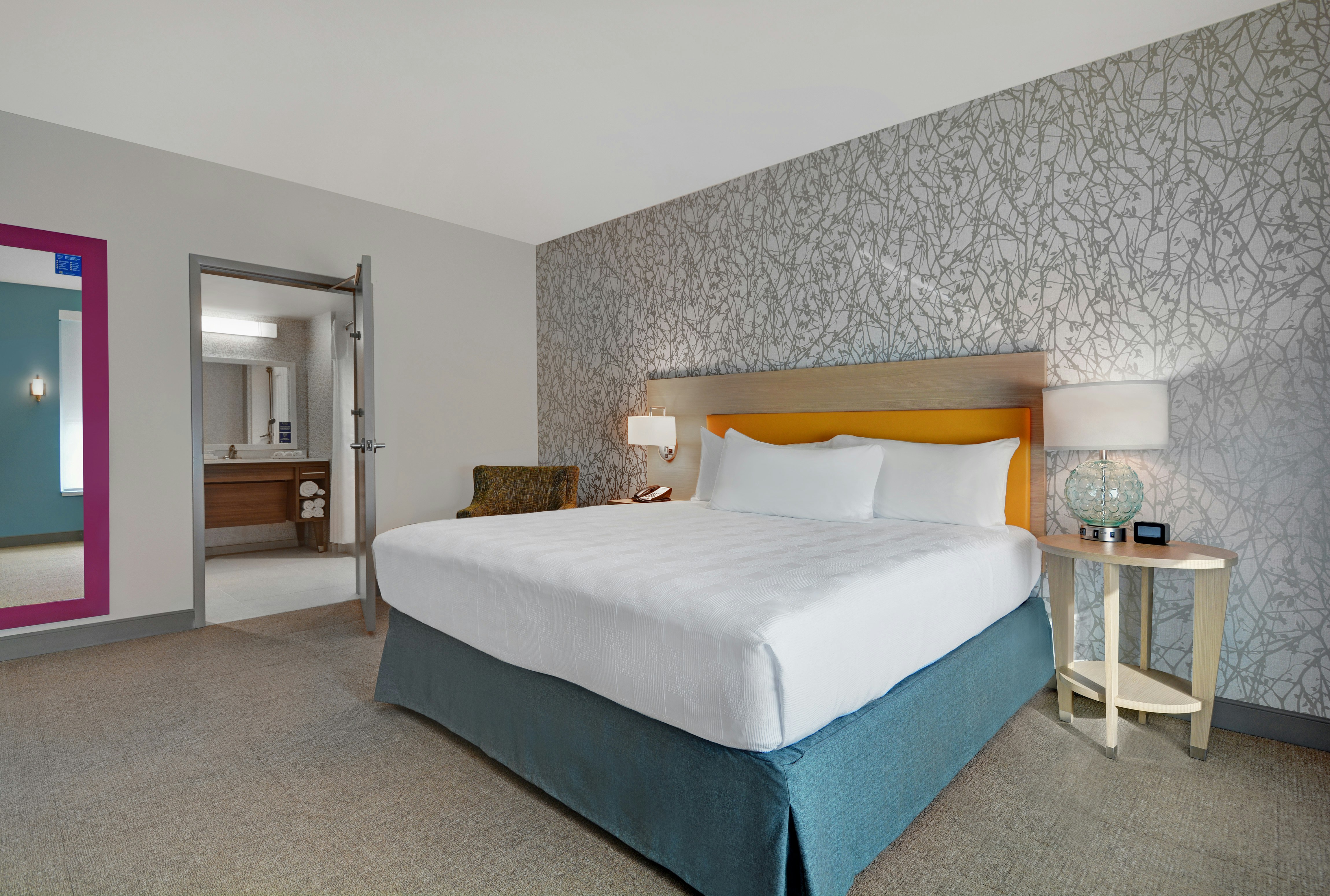 Suite, King Bed, Accessible