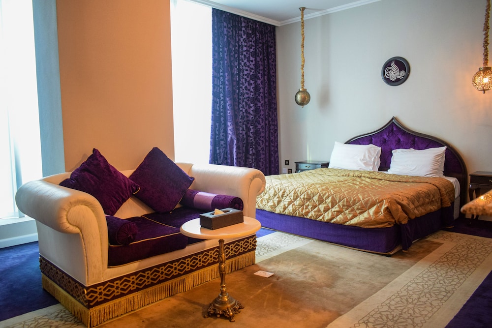 Saraya Corniche Hotel 12/83