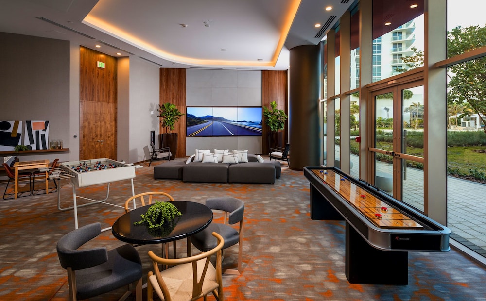 H Beach Resort Rentals 32/49