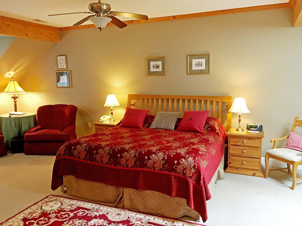 Highland Lake Inn & Resort 28/77