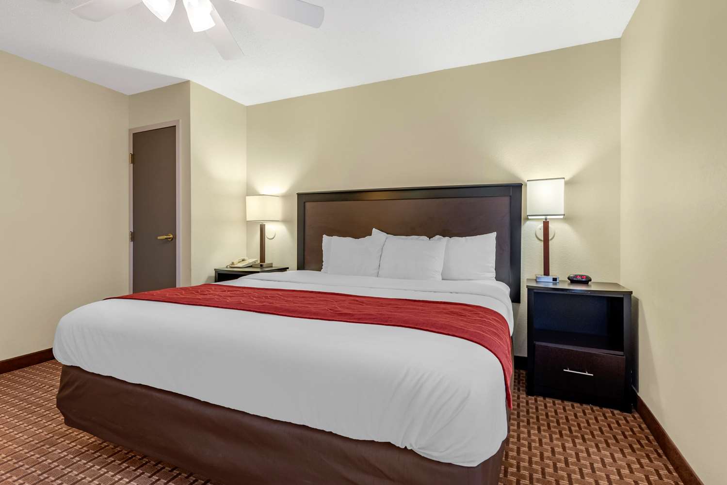 Efficiency, Suite, King Bed