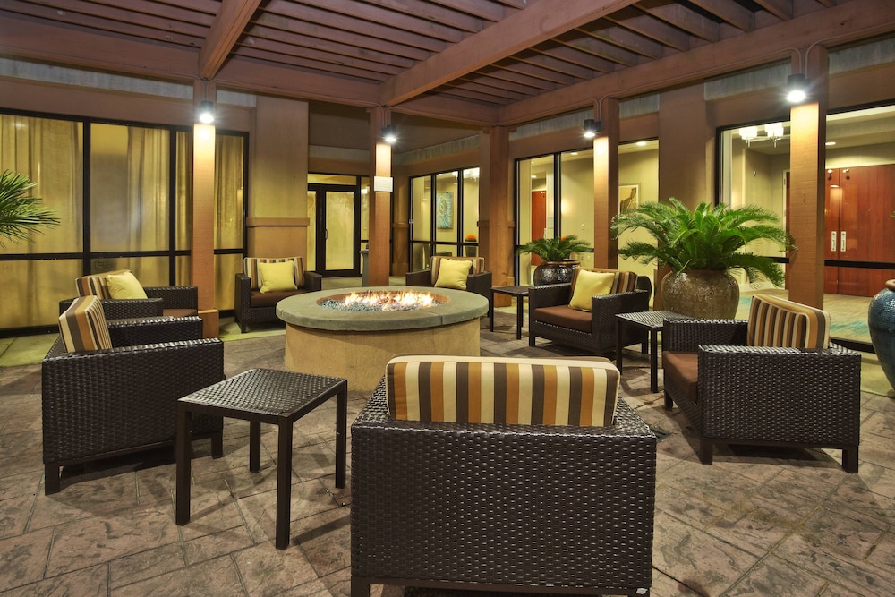 Courtyard By Marriott Gulfport Beachfront 26/45