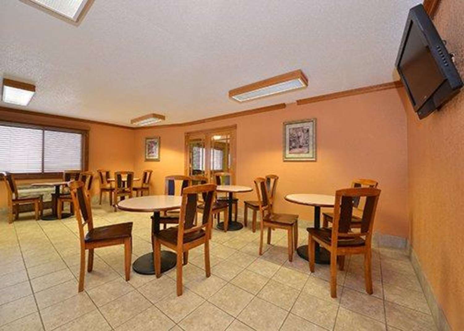 Quality Inn & Suites Grinnell near University 7/9