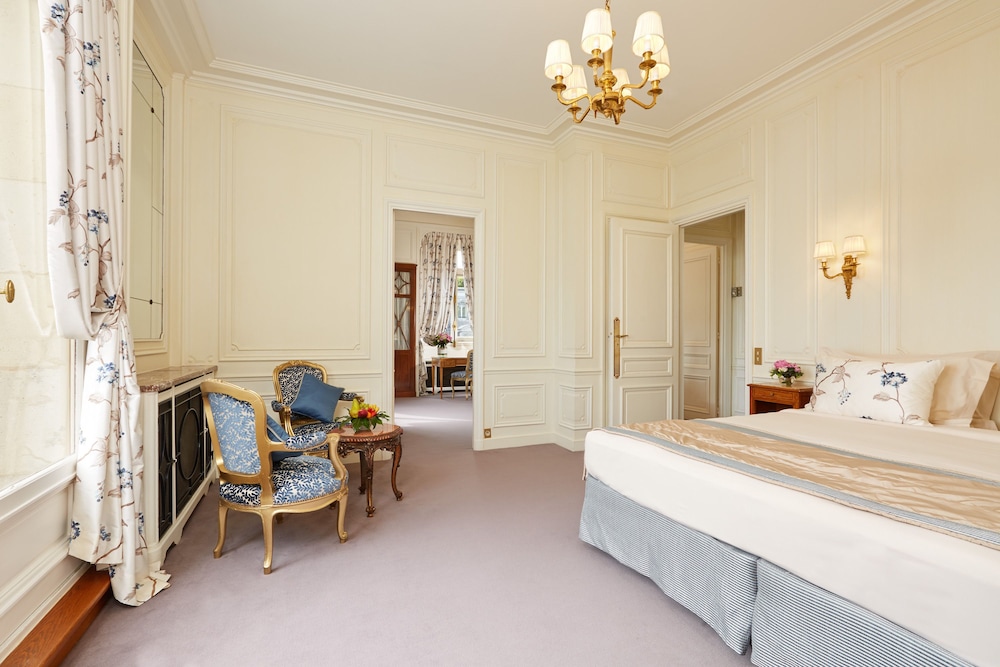 HOTEL RAPHAEL 16/80