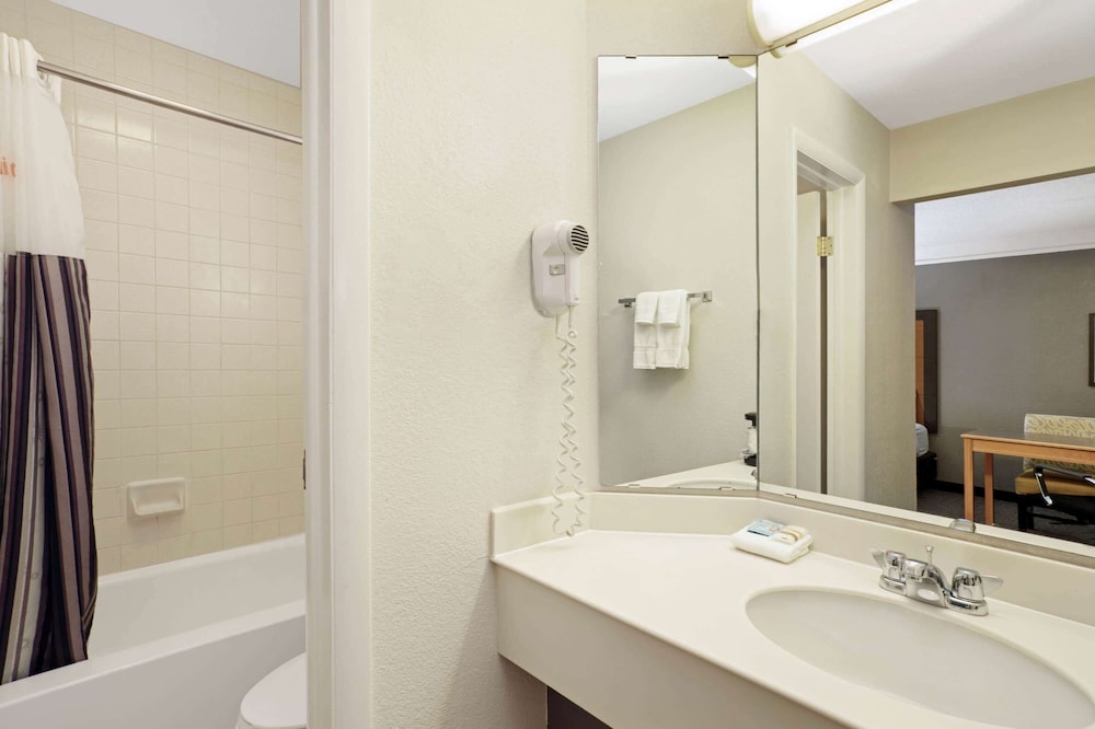 جناح بسرير كينج، Travelodge by Wyndham Golden/Denver 4/6