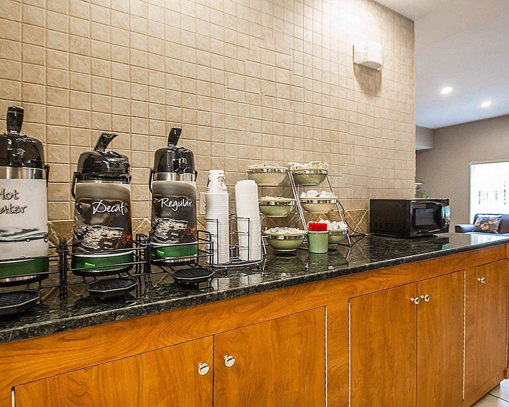 Quality Inn and Suites Fishkill South Near I-84 44/52