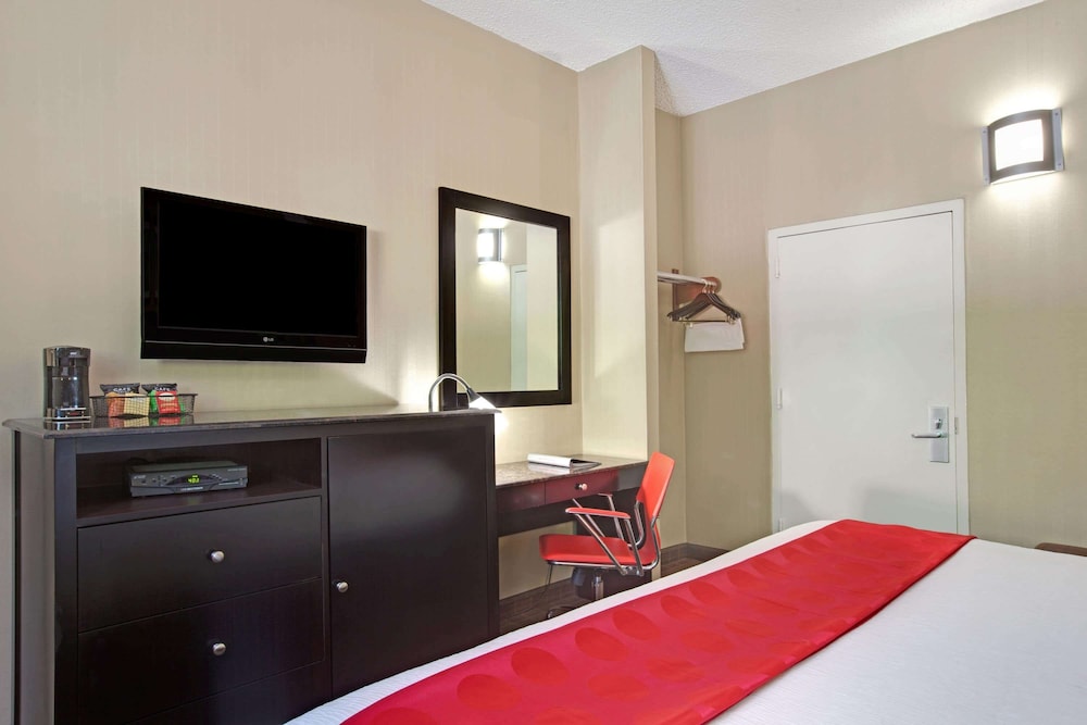 Ramada by Wyndham Bronx 12/55