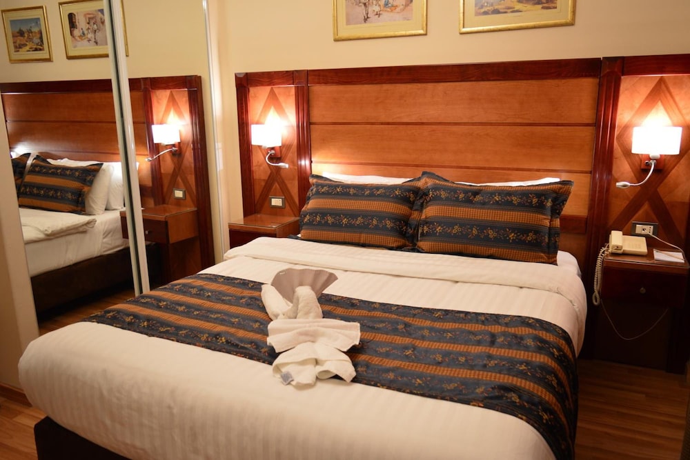Comfort Hotel Suites 7/48