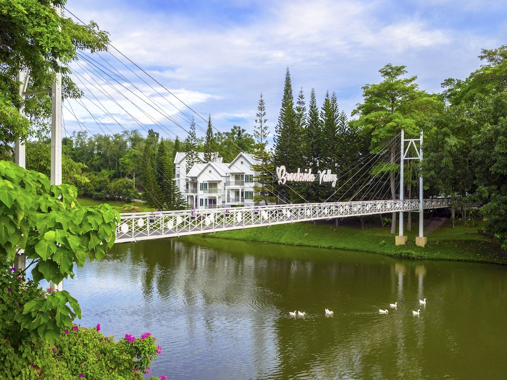 Brookside Valley Resort 32/77